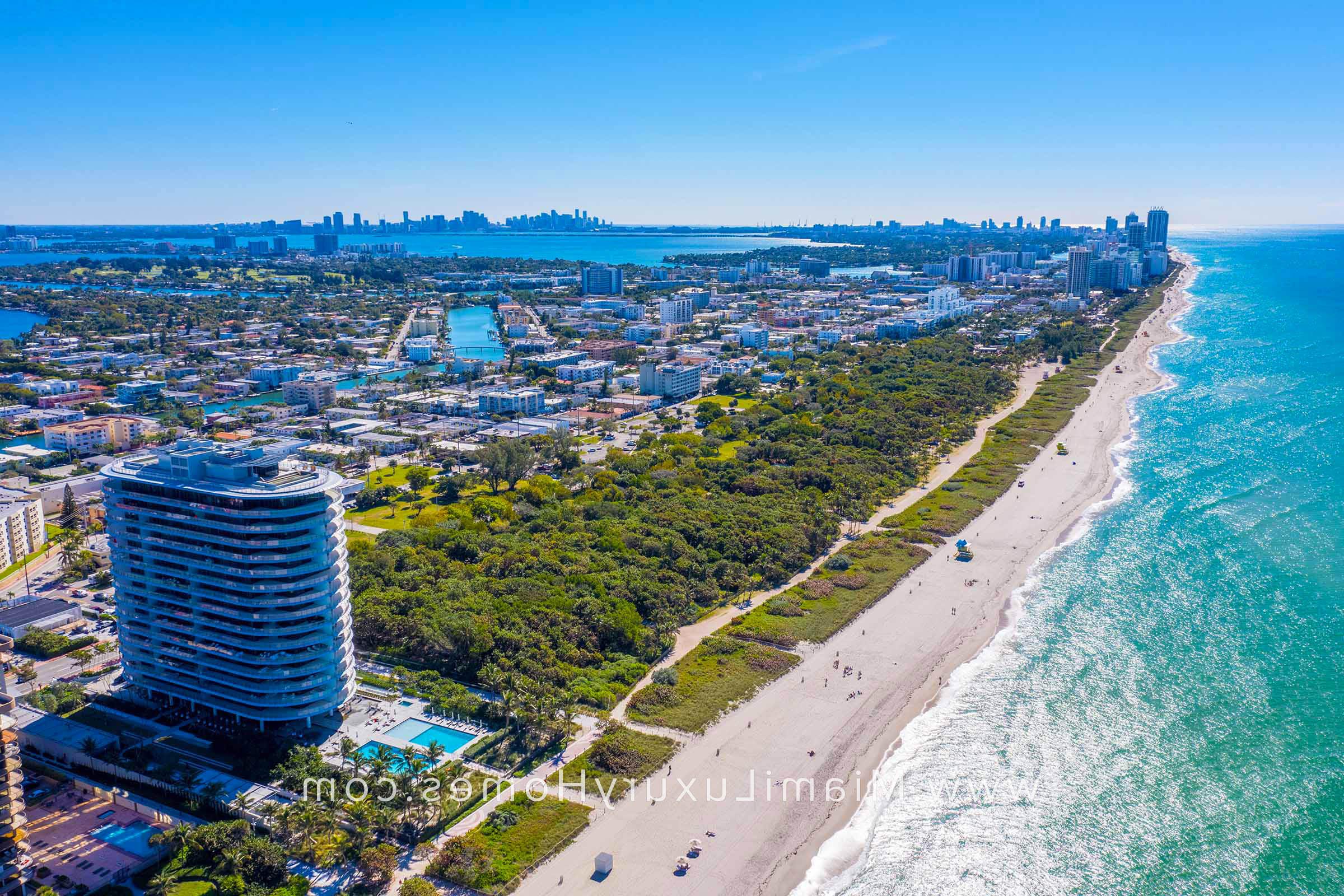 Aerial View of 87公园 and Miami Beach